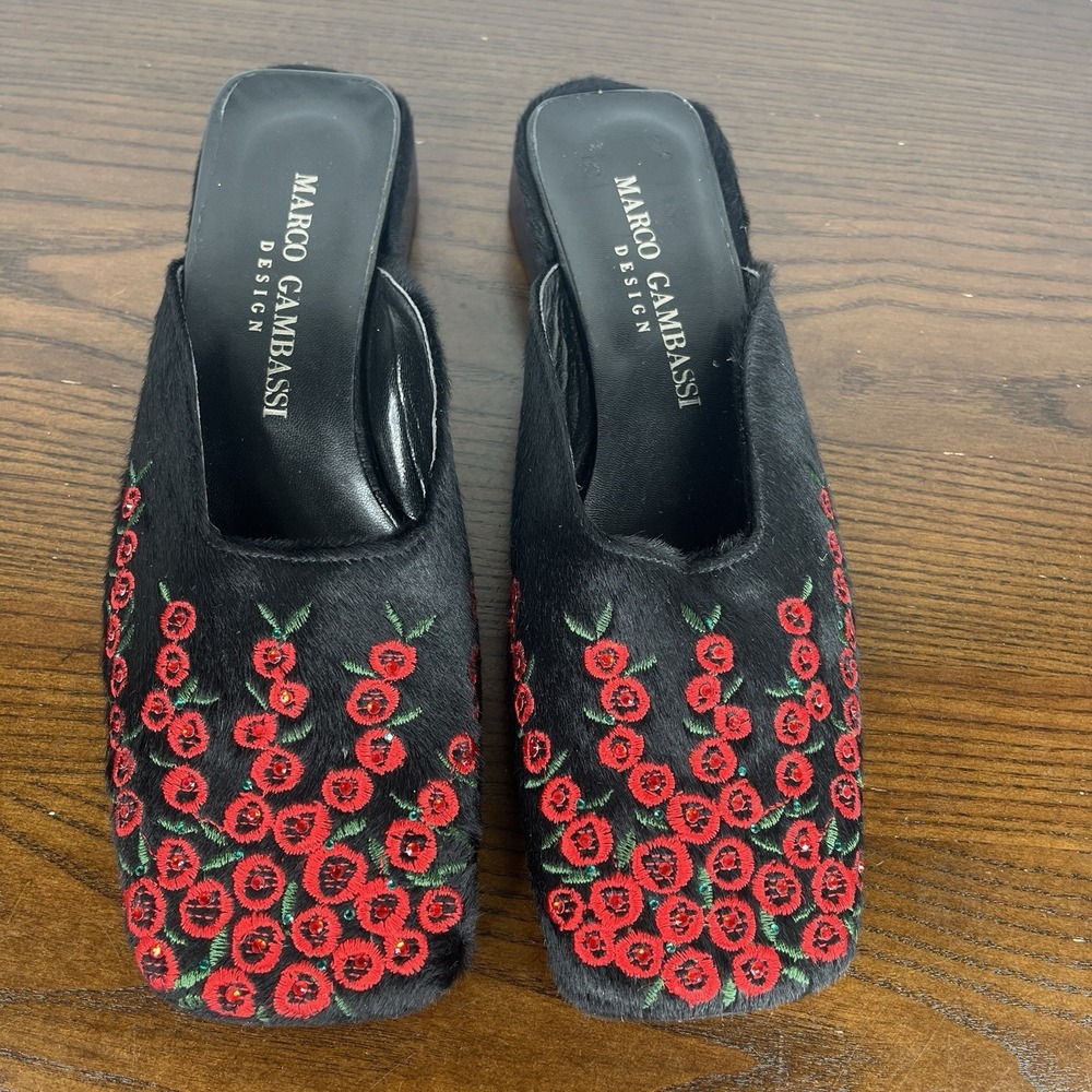 Marco Gambassi Mule Shoes Women's 37 / 7 Black Red Fur-Like Flower Embroidery - Picture 3 of 16